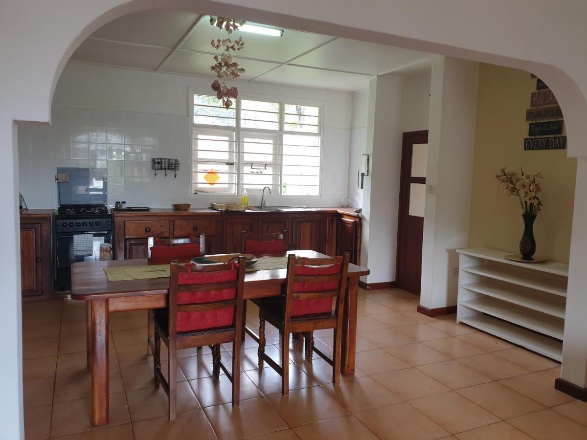 La Maison Hibiscus Self Catering Accommodation Beau Vallon  Εξωτερικό φωτογραφία